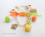 Food charm bracelet / miniature sweets mini food jewelry colorful / blue pink yellow / wafer, biscuit, cup cake, tart, marshmallow, macaron green spring 